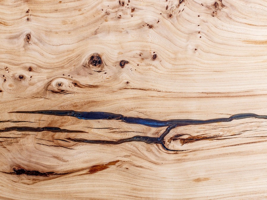 Дизайнерский стол-река. Каповый ясень #46 от мастерской Дорофея Брычёва