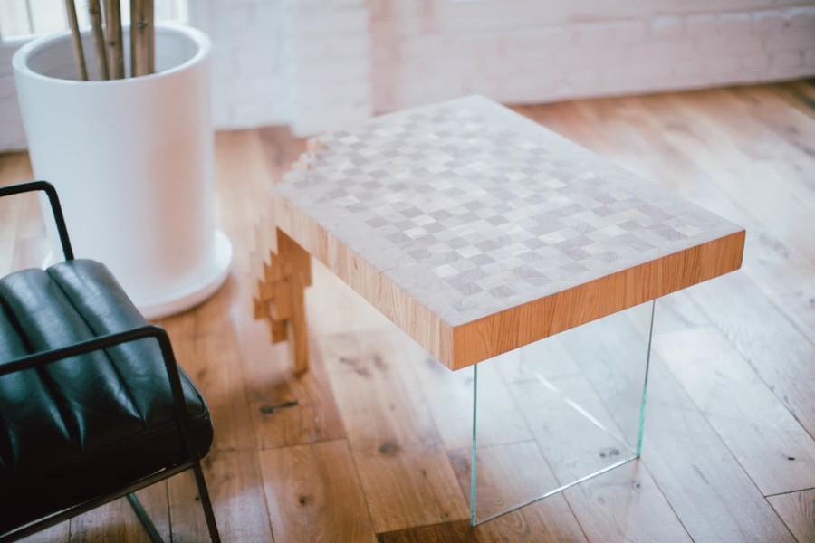 Журнальный стол из кубиков дуба